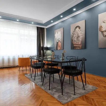 Spacious Sisli Heaven 4br Central Stylish Retreat アパート *
